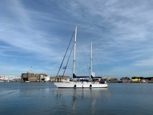 [Cap au Sud #1] C’est partiii! Milagro, le voilier de l’association, a quitté la base sous marine de Saint Nazaire ! (14/10/2024)