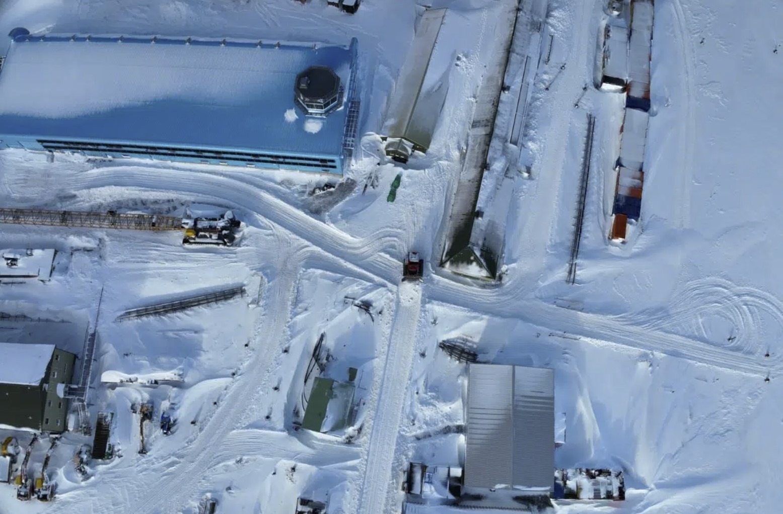 Grande première pour le chantier le plus extrême de la planète où l’hiver s’accompagne de journées de 24H dans le noir et de températures jusqu’à -20° (Media24, 06/11/2024)