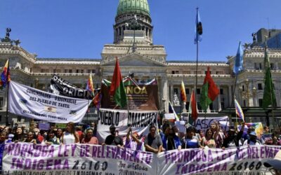 Une autre attaque sournoise contre les peuples autochtones, la loi 26160 a été abrogée (14/12/2024, par Kay Pacha / Equipe Pueblos Originarios du SERPAJ « Otro artero ataque a los Pueblos Indígenas, se derogó la ley 26160 »)