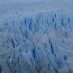 glacier Fouqué observé depuis un voilier dans les canaux de Patagonie