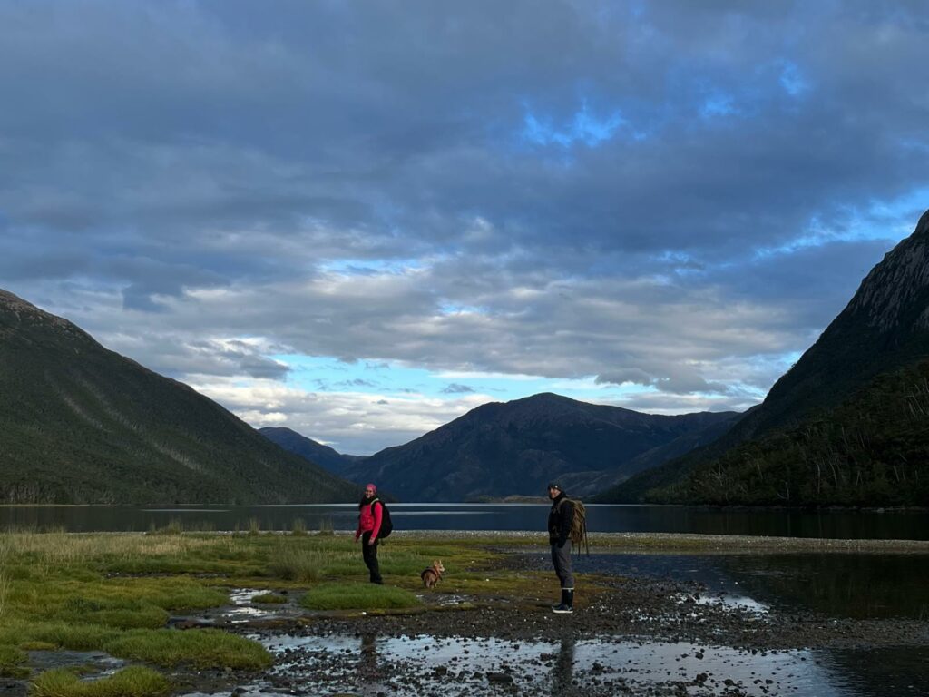 Randonnée dans la baie Eva Luna (île Gordon, Canaux de Patagonie, Chili, 2025)