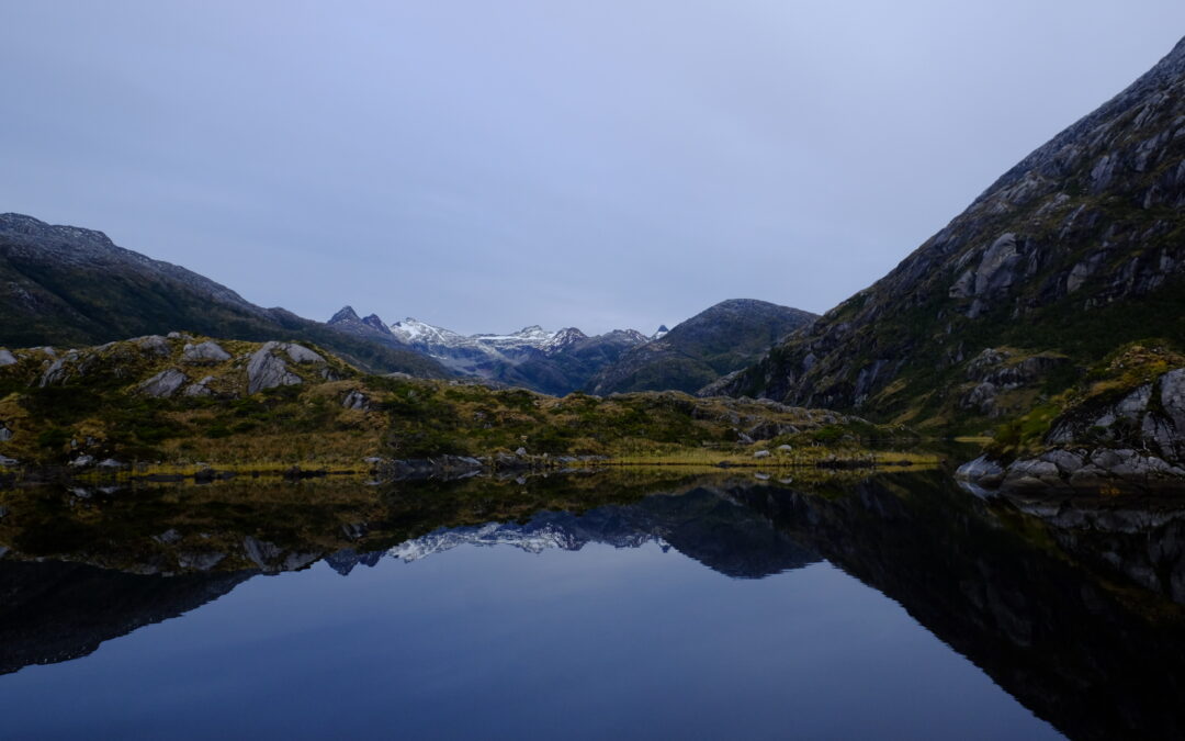 L’héritage du canoë Kawésqar et la résistance depuis la mer (La Prensa Austral 13/04/2025, « El legado canoero de los Kawésqar y la resistencia desde el mar »)
