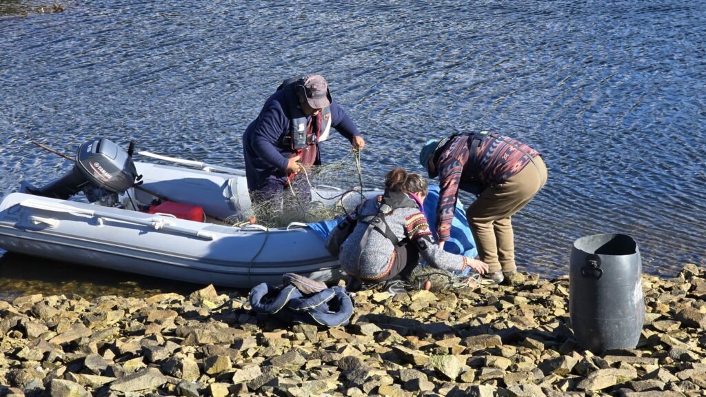 Artisanal fishing in the Patagonian Channels with José Germán Gonzalez Calderón (fisherman and Yagan craftsman, honorary member of Karukinka and godfather of the sailing vessel in Puerto Williams)