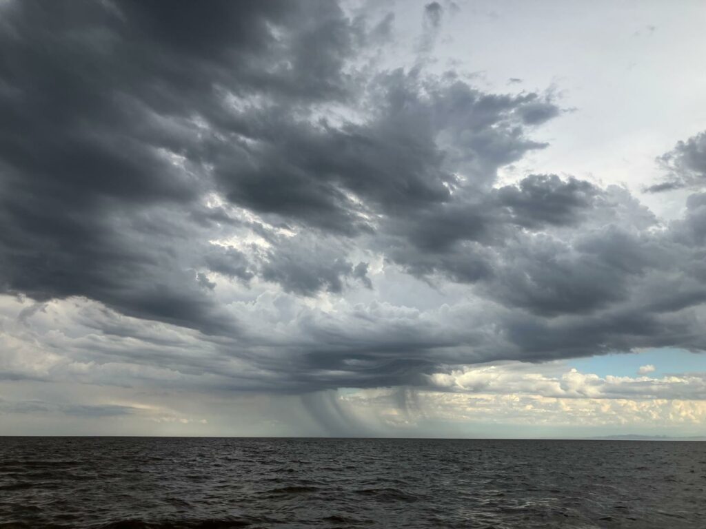 navigation dans le Rio de la Plata Argentine lors d'une croisière organisée par une école de voile habitable adulte débutant