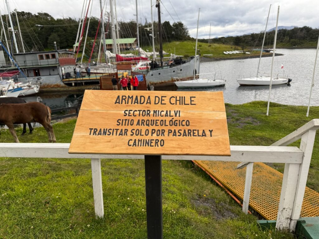 la marina du micalvi à puerto williams fjords chiliens