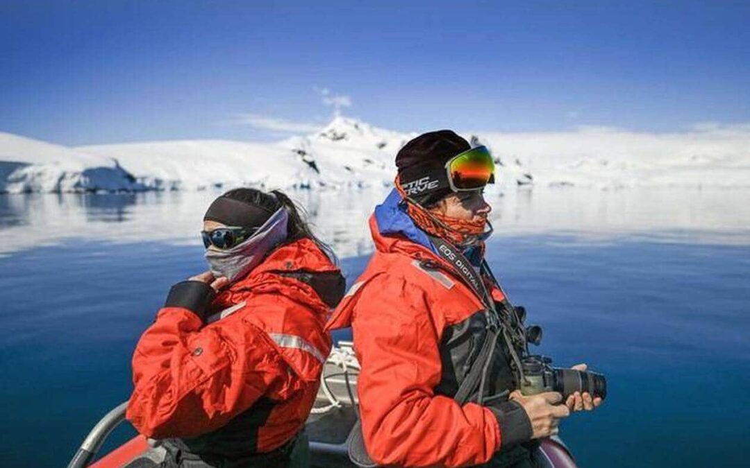 Pour quelles raisons les scientifiques vont-ils placer des micros au fond de l’Antarctique ?