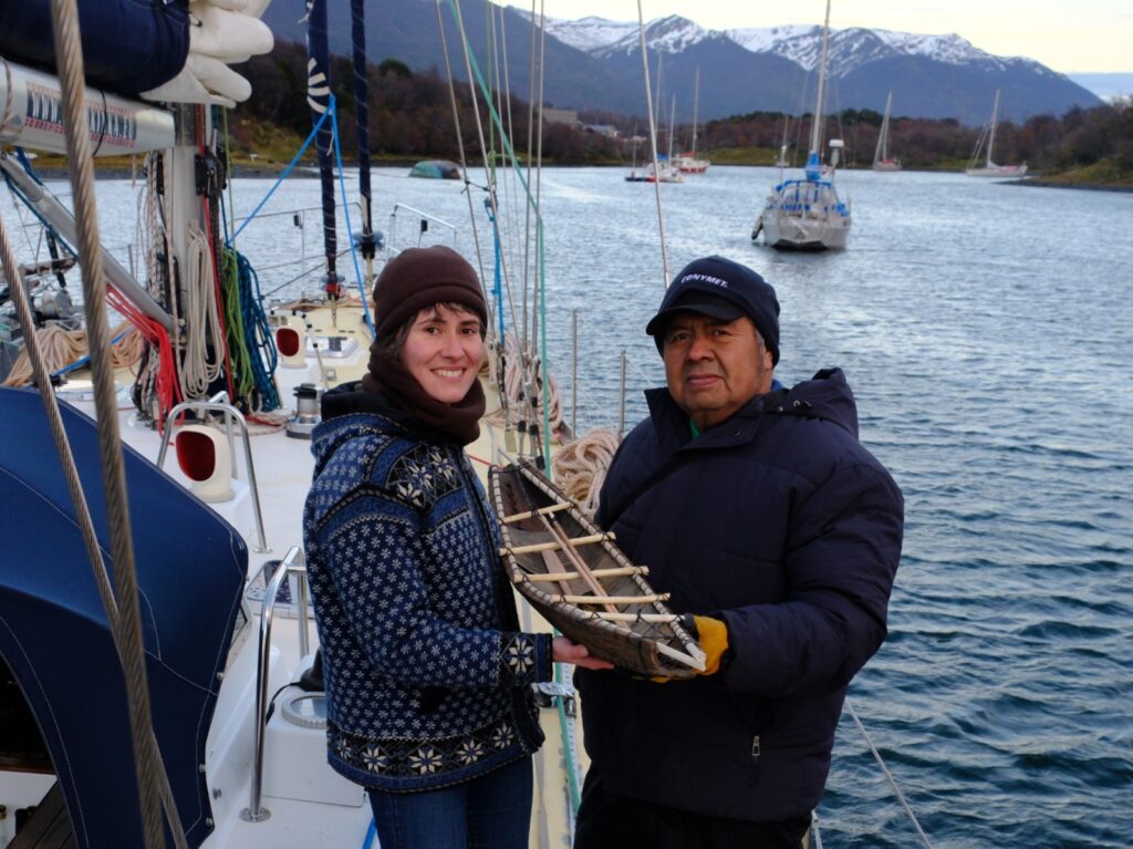 Retour à bord du voilier Milagro canoë yagan Lauriane Lemasson et José German Gonzalez Calderon Damien Treutenaere