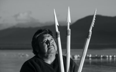 Une prévente exceptionnelle d’artisanat yagan : harpons en os de baleine et canoës en écorce de coihue signés José